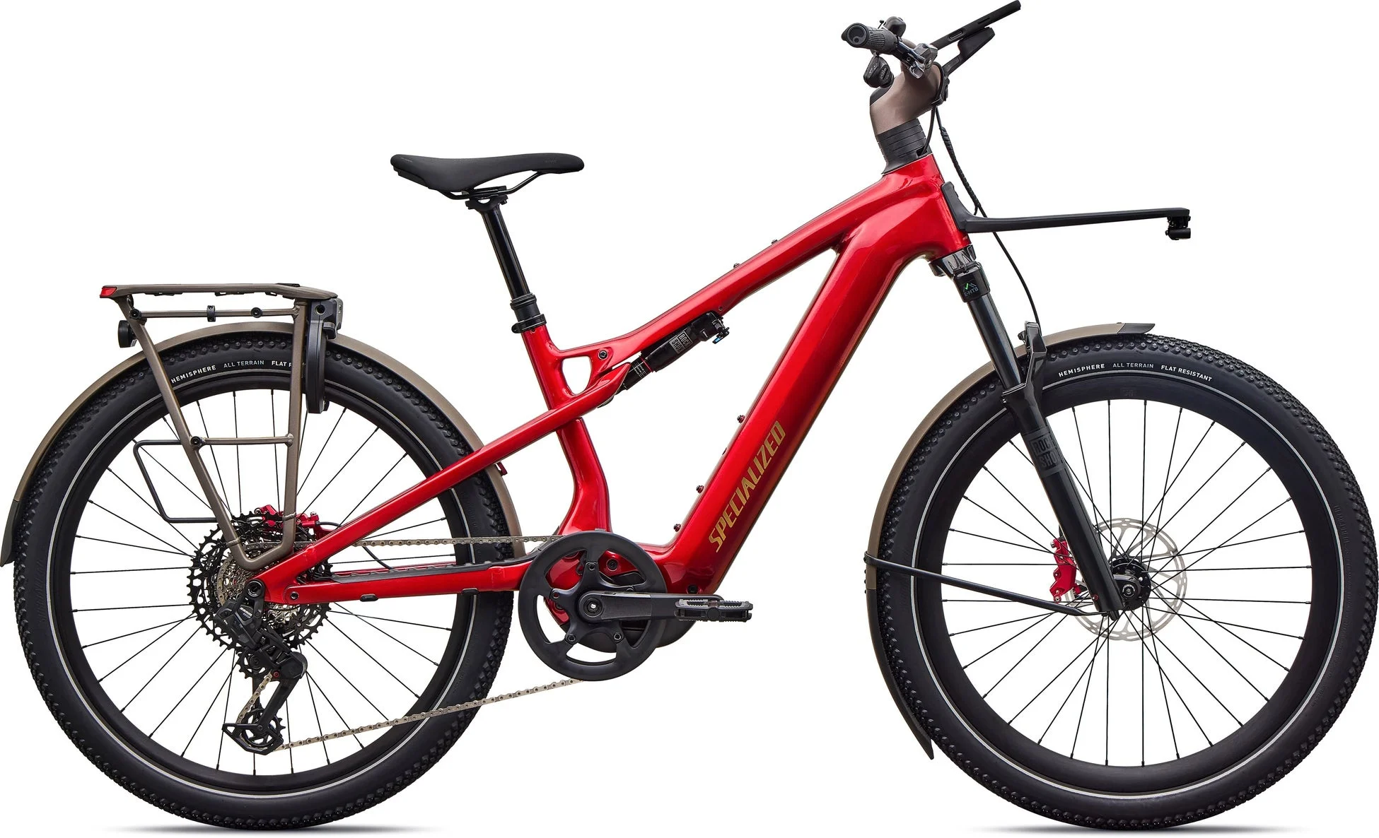 赤色のフルサスペンション電動アシスト自転車。前後キャリアを装備し、悪路走行にも対応するオールテレインモデル。