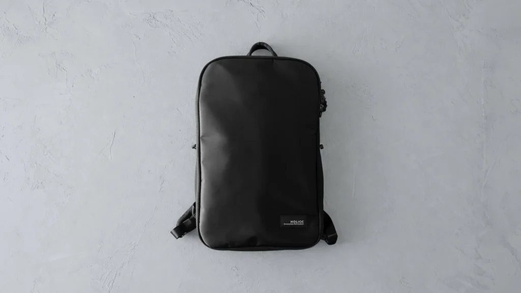 旅と仕事をシームレスに!HOLICCの究極バックパック「One」に新素材「Limova×ブラック」が登場