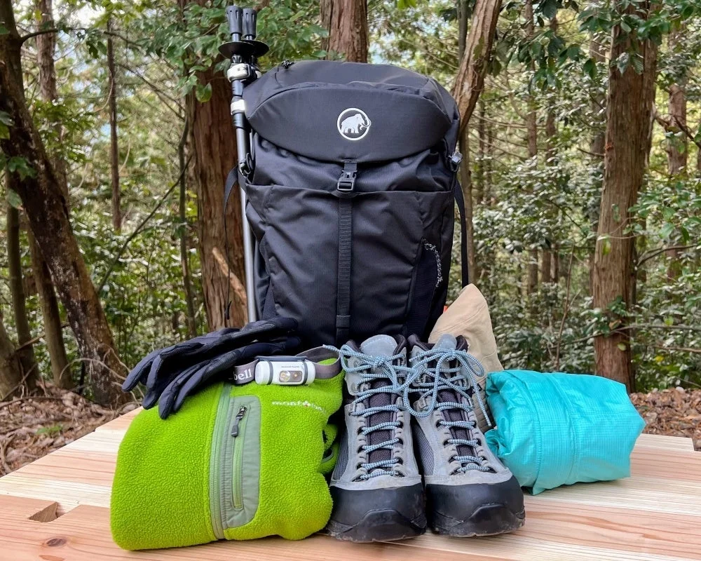 登山,ハイキング,アウトドア,バックパック,ザック,トレッキングポール,登山靴,フリース,ヘッドライト,グローブ,マムート,モンベル,装備,山,自然,準備