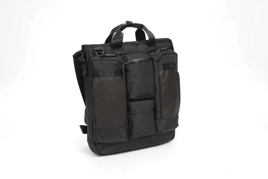 CHROMEから、フォーマルとカジュアルを両立するビジネストート「AXCEL TOTE MESSENGER」が登場
