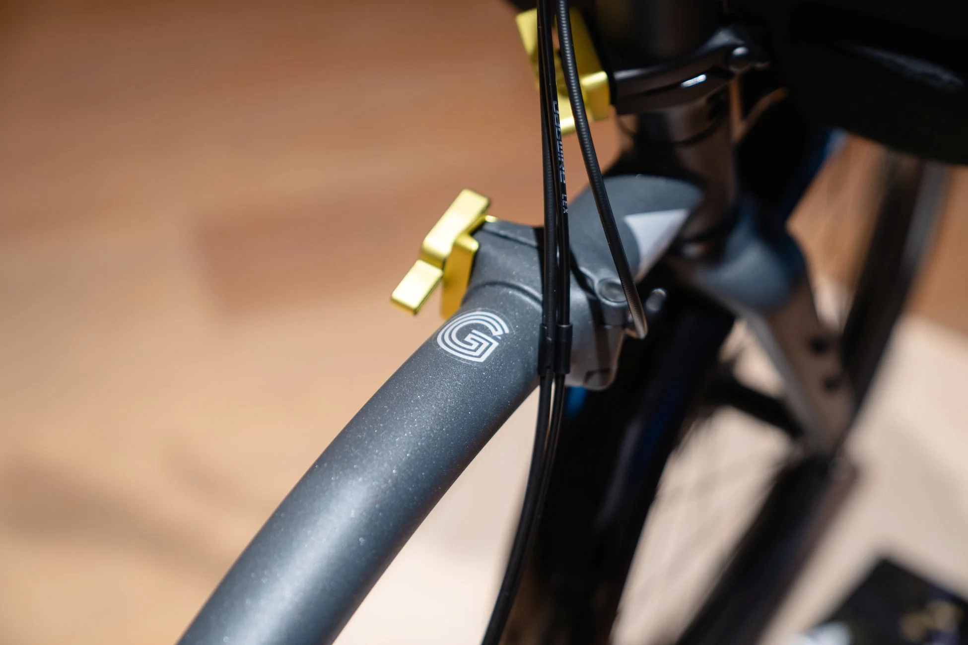 自転車のハンドル部分クローズアップ