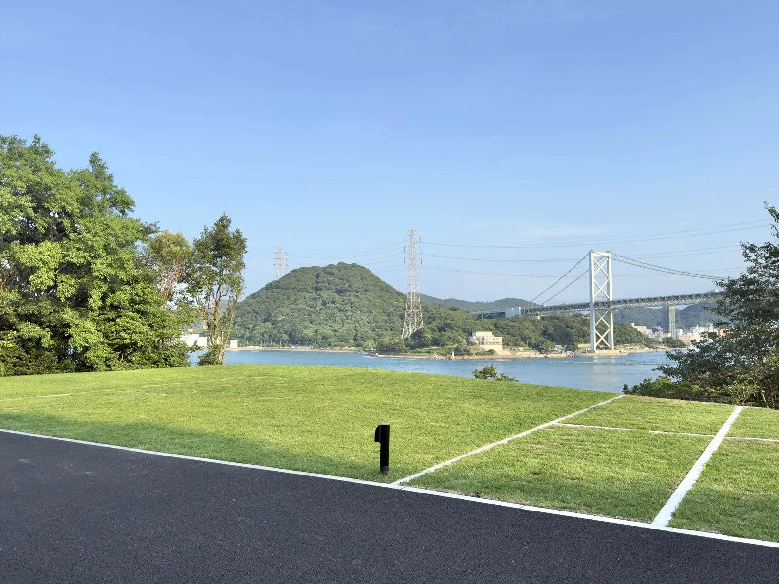 海と橋の風景