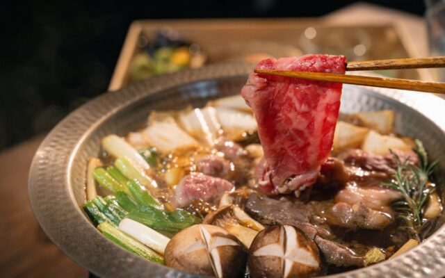 【京都・京田辺】冬の主役は“牡蠣と鍋”。「牡蠣食べ放題」と海鮮味噌鍋・京風すき焼きが11月より登場！