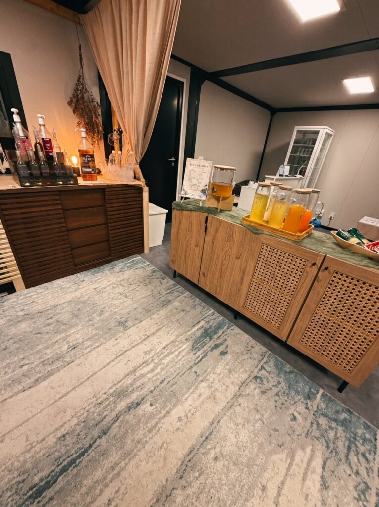 【沖縄・瀬底島グランピング】glampark 瀬底-Ocean Terrace-のラウンジをリニューアル。アルコールバーへ